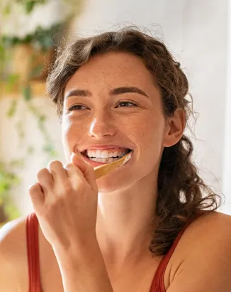 Lady brushing their teeth